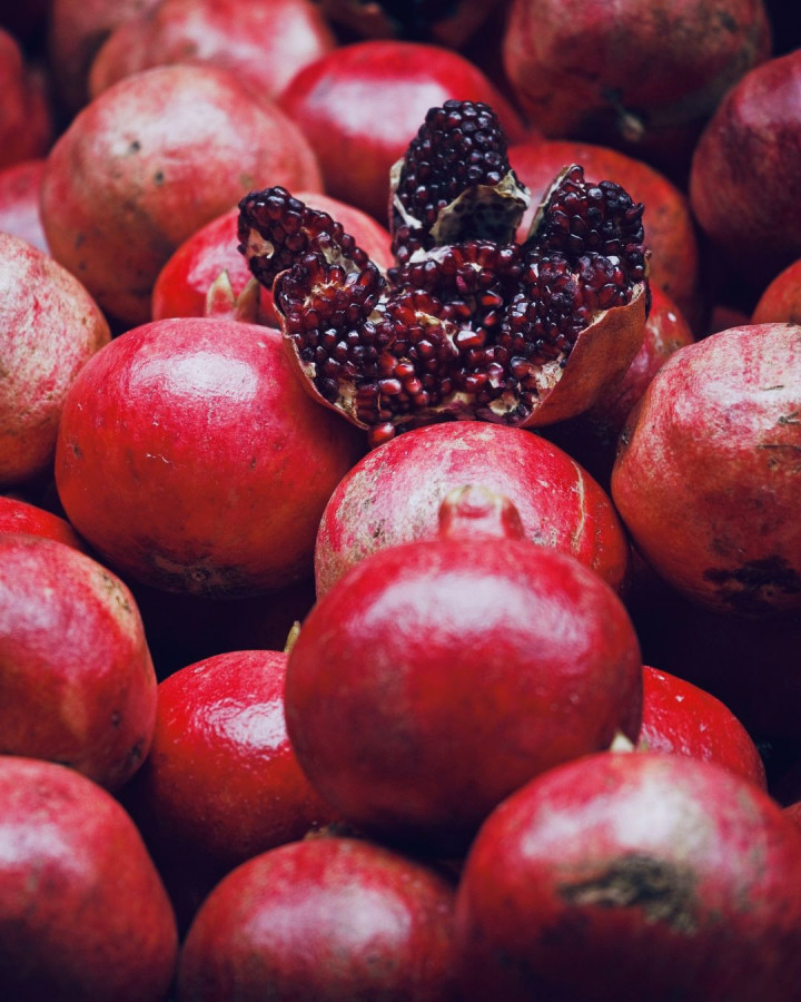 An autumn fruit for summer creations